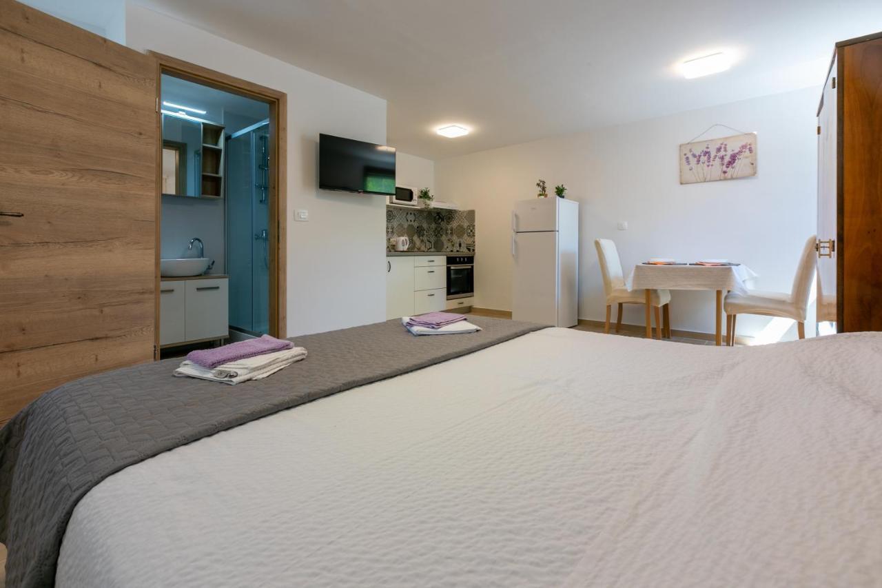 Apartments Kira Crikvenica Eksteriør bilde