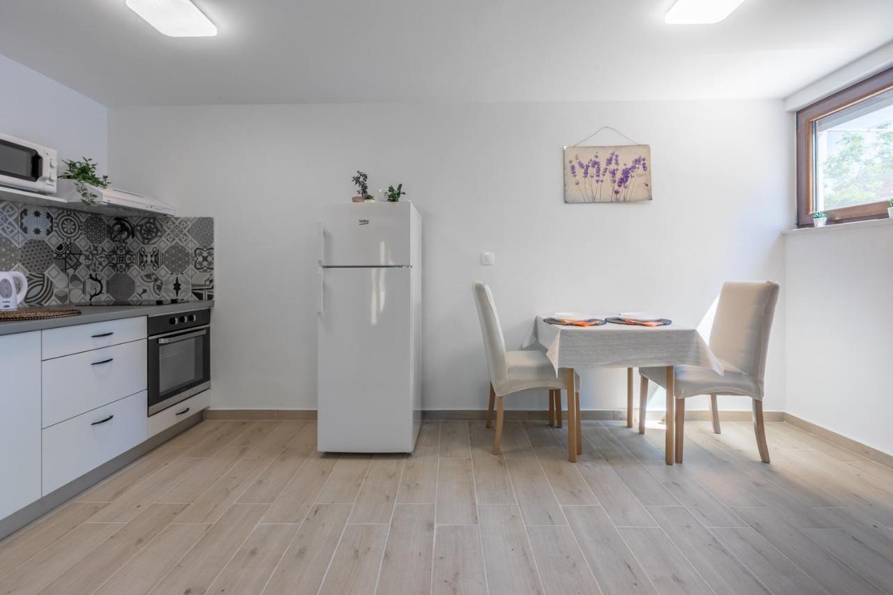 Apartments Kira Crikvenica Eksteriør bilde